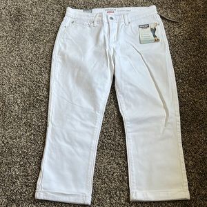 Women’s Size 8 Denizen Levi’s Modern Crop Stretch NWT